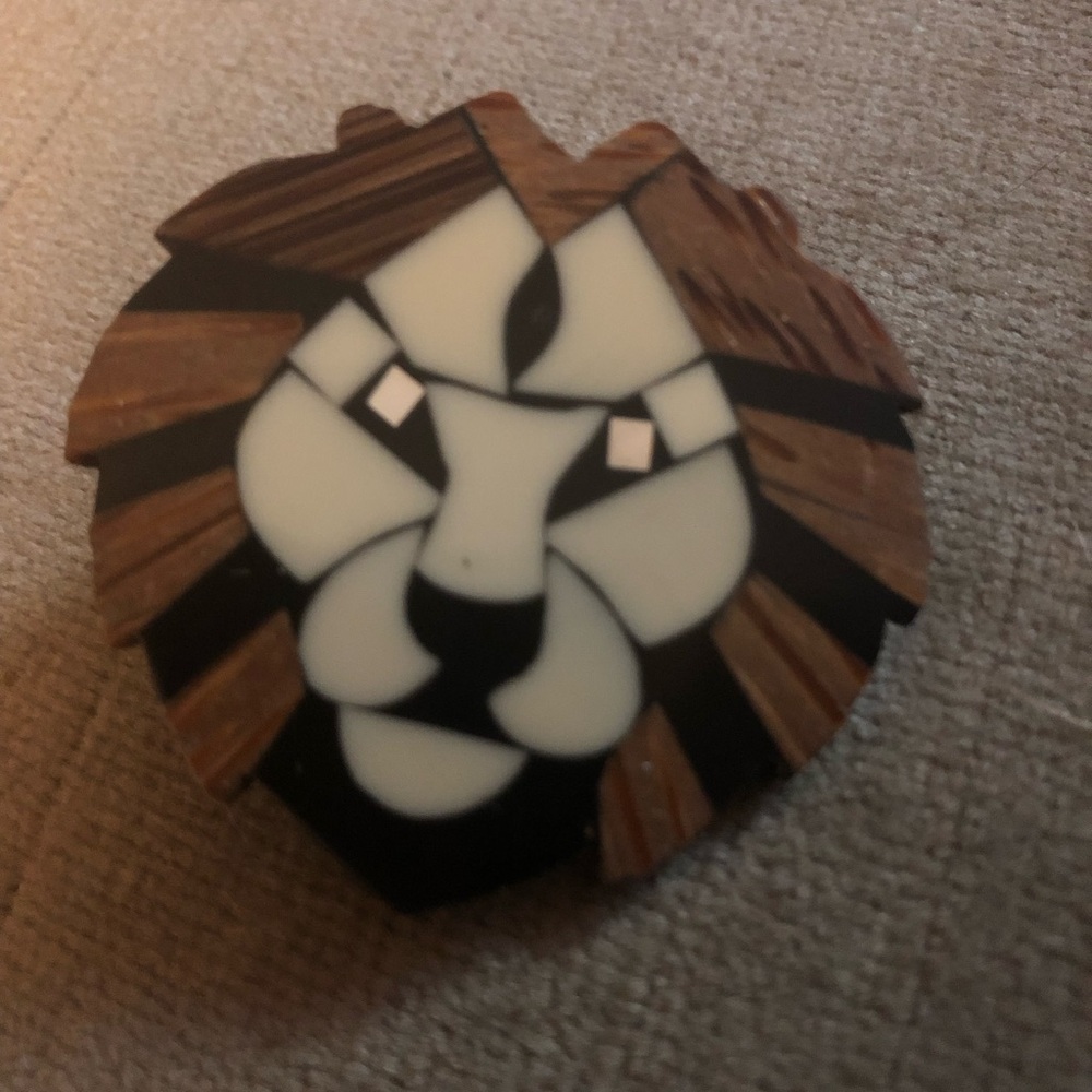 Lee Sands Lion Face Single Earring (Pin) - 71A $20 or $15 w/offer